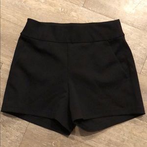 High waisted lululemon shorts w/ pockets